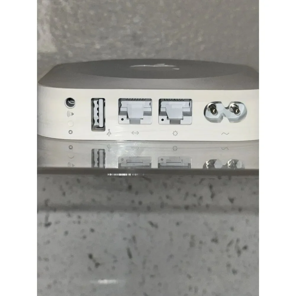Apple AirPort Express Base Station Model# A1392 2nd gen incl. power supply